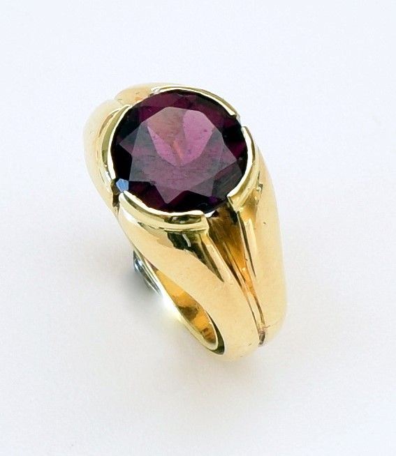 



ANELLO IN ORO GIALLO 18KT&nbsp; E RUBELITE
