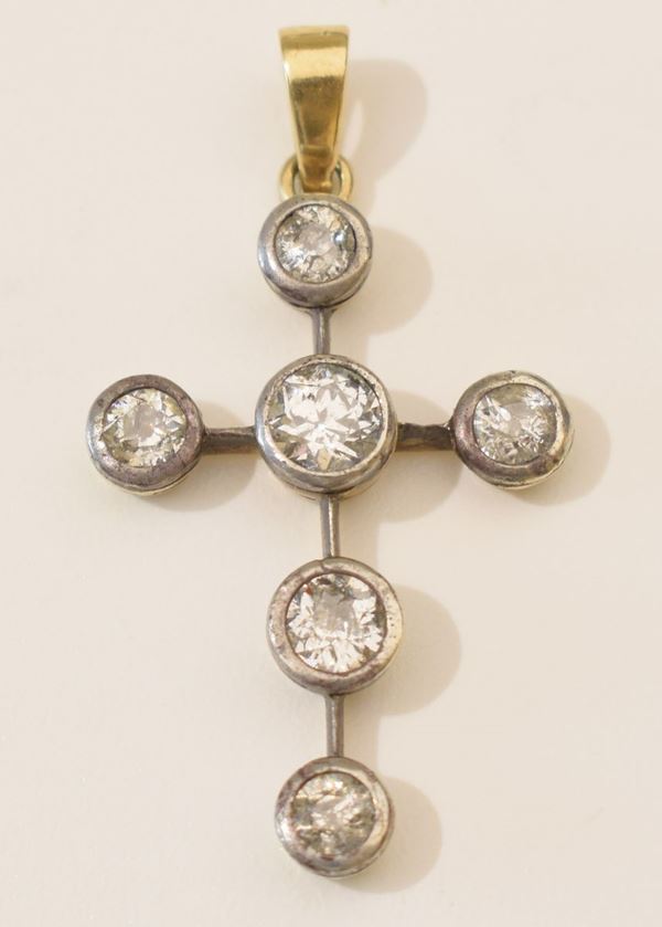 



PENDENTE IN ORO A BASSO TITOLO E DIAMANTI