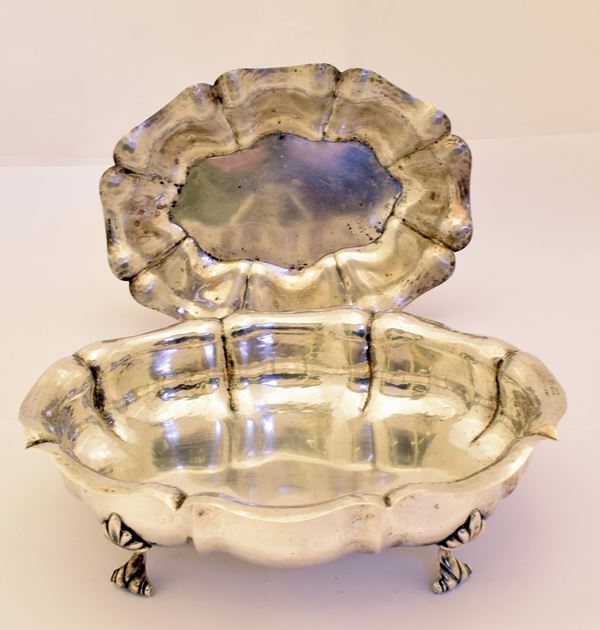 



DUE VASCHE SEC. XX  - Asta ANTIQUARIATO, COLLECTIBLES, GIOIELLI - Poggio Bracciolini Casa d'Aste