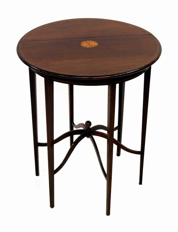



Tavolino, Inghilterra, sec. XX  - Asta ANTIQUARIATO, COLLECTIBLES, GIOIELLI - Poggio Bracciolini Casa d'Aste