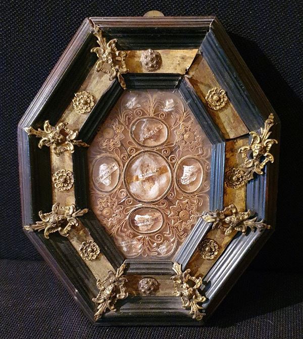 



Cornice con reliquie, sec. XVIII