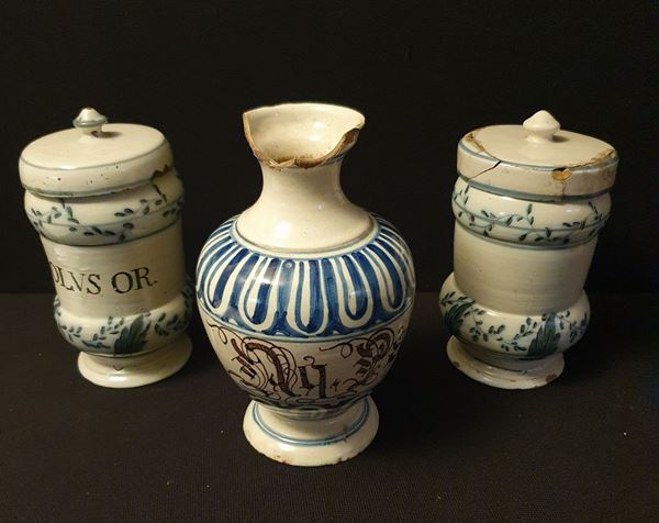 Tre vasi, sec. XVIII  - Asta MOBILI, ARREDI E OGGETTI D'ARTE - Poggio Bracciolini Casa d'Aste