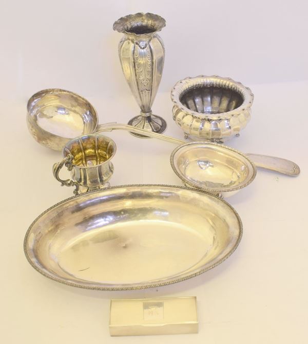 



DUE VASCHETTE, BICCHIERE, CIOTOLA , VASETTO , ROMAIOLO