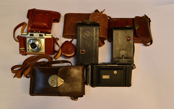 Quattro macchine fotografiche, Agfa e Kodak, metà sec. XX