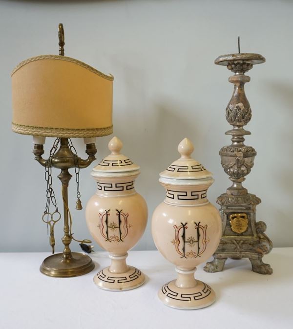 Coppia di vasi con coperchio, secolo XX  - Asta ANTIQUARIATO: ARREDI MOBILI E OGGETTI D'ARTE - Poggio Bracciolini Casa d'Aste
