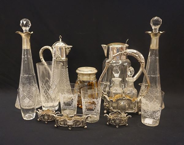 Tre bicchieri e una brocca, secolo XX, in vetro