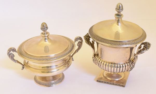 



DUE ZUCCHERIERE,SEC. XX  - Asta ANTIQUARIATO, COLLECTIBLES, GIOIELLI - Poggio Bracciolini Casa d'Aste