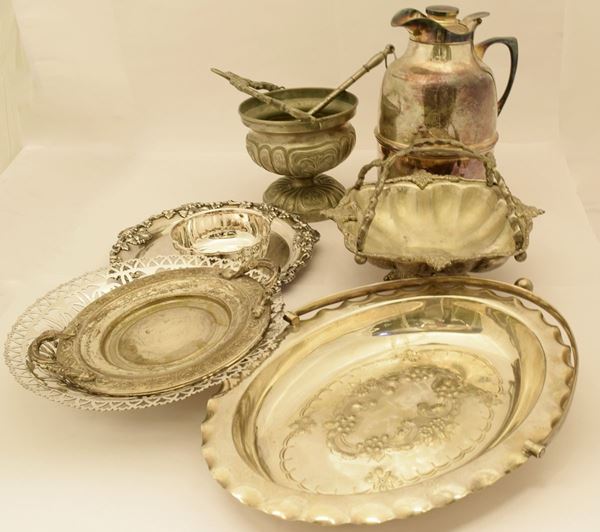 



LOTTO DI OTTO OGGETTI SEC. XX  - Asta ANTIQUARIATO, COLLECTIBLES, GIOIELLI - Poggio Bracciolini Casa d'Aste