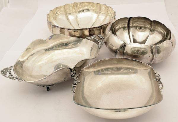



DUE CIOTOLE E DUE VASCHETTE SEC. XX   - Asta ANTIQUARIATO, COLLECTIBLES, GIOIELLI - Poggio Bracciolini Casa d'Aste