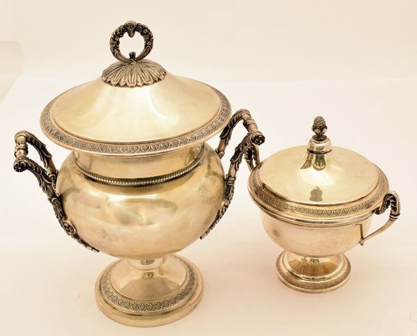 



DUE ZUCCHERIERE SEC. XX   - Asta ANTIQUARIATO, COLLECTIBLES, GIOIELLI - Poggio Bracciolini Casa d'Aste