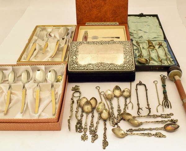 



TRENTAQUATTRO POSATE VARIE   - Asta ANTIQUARIATO, COLLECTIBLES, GIOIELLI - Poggio Bracciolini Casa d'Aste
