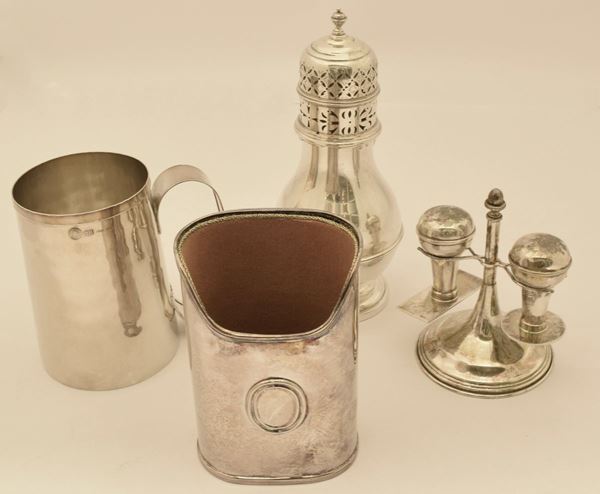 



SPARGIZZUCCHERO E BOCCALE SEC. XX  - Asta ANTIQUARIATO, COLLECTIBLES, GIOIELLI - Poggio Bracciolini Casa d'Aste