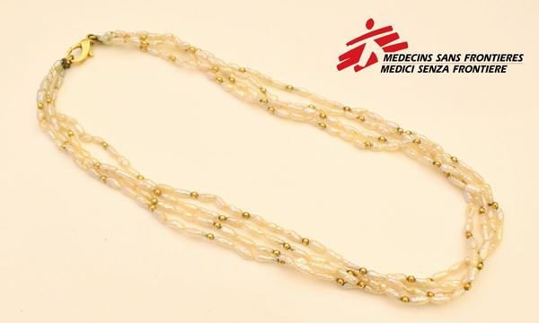



COLLANA GIROCOLLO , IN ORO 18K E PERLE
