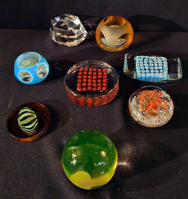 



Otto Presse Papier, sec. XX  - Asta ANTIQUARIATO, COLLECTIBLES, GIOIELLI - Poggio Bracciolini Casa d'Aste