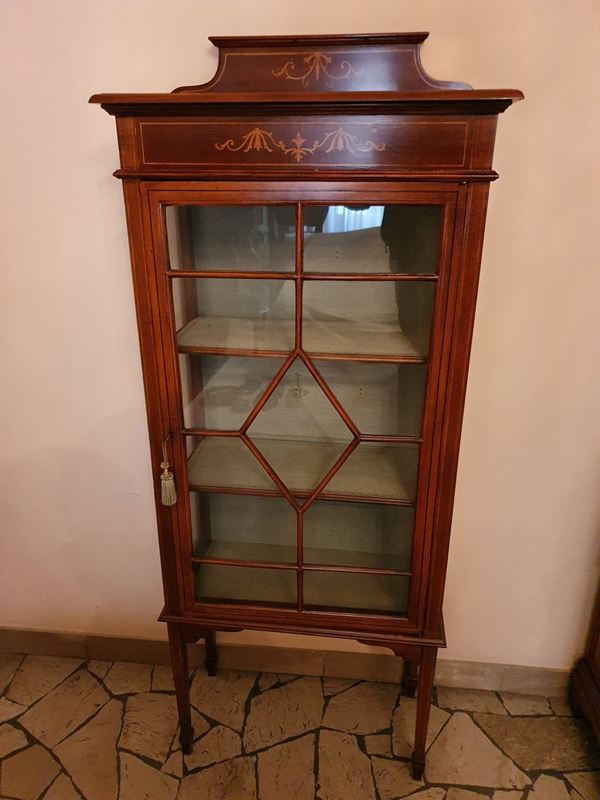 



Vetrina, Francia, sec. XX  - Asta ANTIQUARIATO, COLLECTIBLES, GIOIELLI - Poggio Bracciolini Casa d'Aste