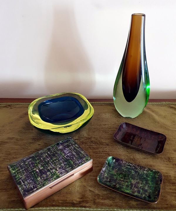 



Vaso e posacenere, anni '70  - Asta ANTIQUARIATO, COLLECTIBLES, GIOIELLI - Poggio Bracciolini Casa d'Aste