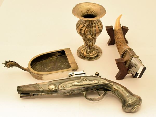 



DUE&nbsp; ACCENDINI DA TAVOLO   - Asta ANTIQUARIATO, COLLECTIBLES, GIOIELLI - Poggio Bracciolini Casa d'Aste