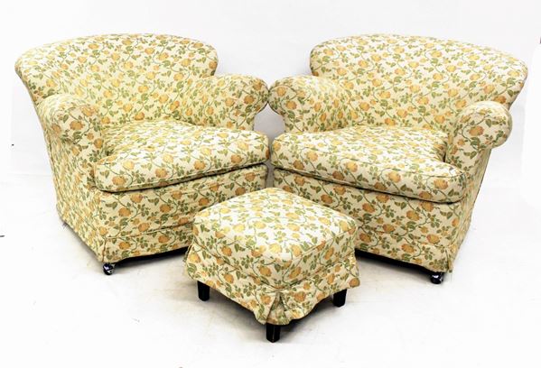 



Coppia di poltrone ed un pouf, sec. XX