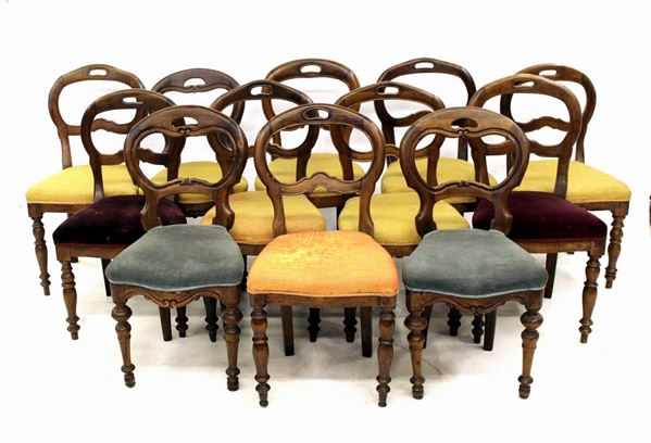 



Tredici piccole sedie simili tra loro, Luigi Filippo 