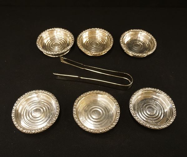 



Sei sottobicchieri, sec. XX  - Asta Mobili oggetti d'arte e arredi dal XVIII al XX secolo - Poggio Bracciolini Casa d'Aste
