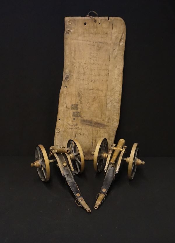 



Due piccoli modellini di cannone, sec. XIX,  - Asta Mobili oggetti d'arte e arredi dal XVIII al XX secolo - Poggio Bracciolini Casa d'Aste