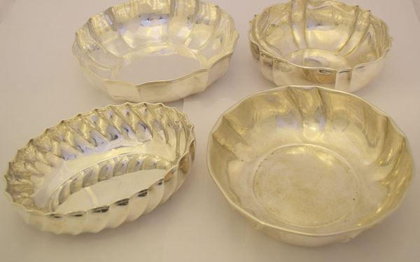 



QUATTRO VASCHETTE , SEC. XX  - Asta ARREDI, OGGETTI D'ARTE, GIOIELLI E ARGENTI - Poggio Bracciolini Casa d'Aste