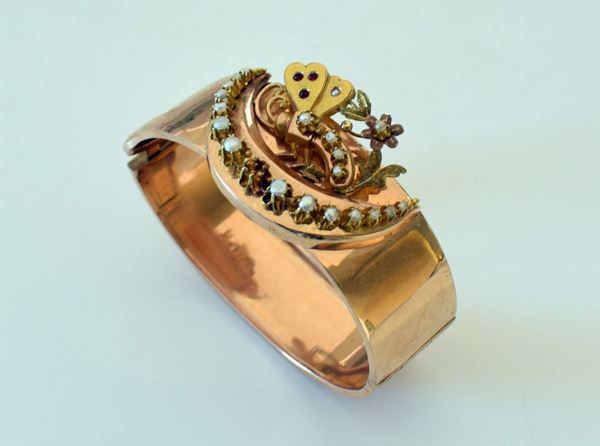 BRACCIALE RIGIDO IN ORO 9KT , PERLE E PIETRE   - Asta ARREDI, OGGETTI D'ARTE, GIOIELLI E ARGENTI - Poggio Bracciolini Casa d'Aste