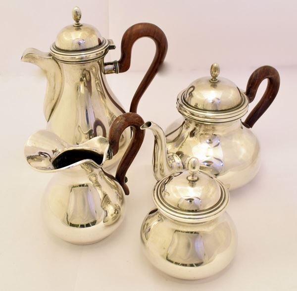 



SERVITO DA TE' E CAFFE' SEC. XX  - Asta ARREDI, OGGETTI D'ARTE, GIOIELLI E ARGENTI - Poggio Bracciolini Casa d'Aste