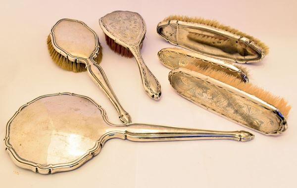 



SEI OGGETTI DA TOILETTE  - Asta ARREDI, OGGETTI D'ARTE, GIOIELLI E ARGENTI - Poggio Bracciolini Casa d'Aste
