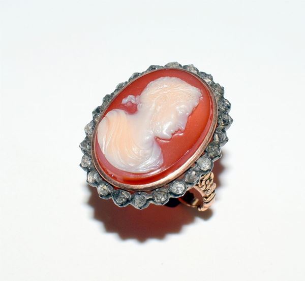 



ANELLO IN ORO GIALLO 18KT , ARGENTO , DIAMANTI E CAMMEO
