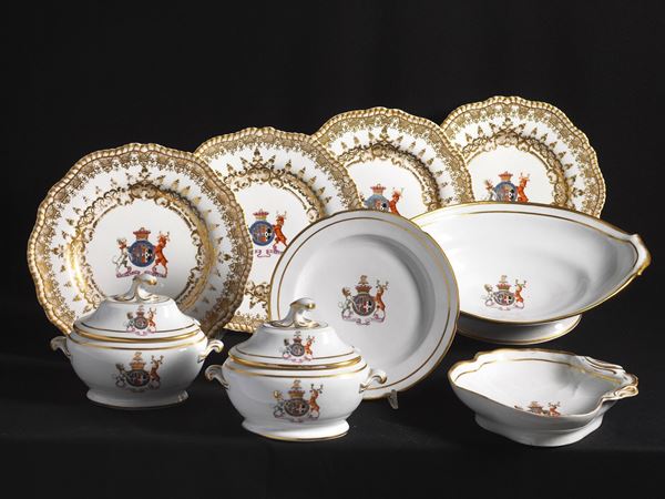 Servizio di piatti, secolo XIX  - Asta MOBILI, ARREDI E OGGETTI D'ARTE - Poggio Bracciolini Casa d'Aste