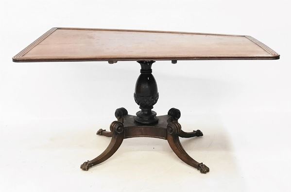 Tavolino, Inghilterra, sec. XIX  - Asta COLLECTIBLES, Mobili, Arredi e Dipinti dal secolo XVI al XX - Poggio Bracciolini Casa d'Aste