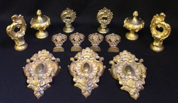 



Lotto elementi decorativi in bronzo dorato, sec. XIX/XX