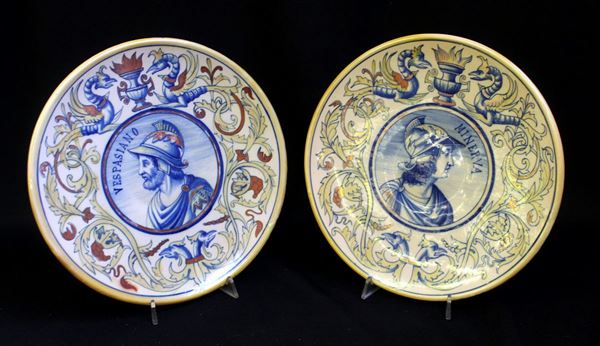 



Coppia di piatti da parata, Umbria, sec. XX  - Asta ARREDI, OGGETTI D'ARTE, GIOIELLI E ARGENTI - Poggio Bracciolini Casa d'Aste