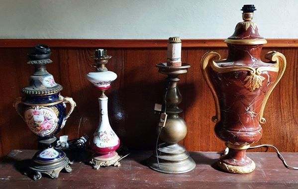 Quattro fra lumi e candelieri da tavolo, sec. XIX-XX  - Asta COLLECTIBLES, Mobili, Arredi e Dipinti dal secolo XVI al XX - Poggio Bracciolini Casa d'Aste