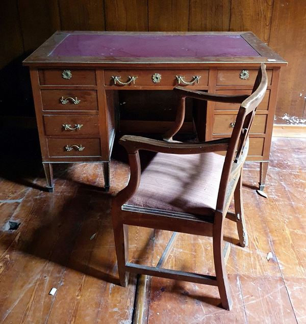 Scrivania, in stile 700