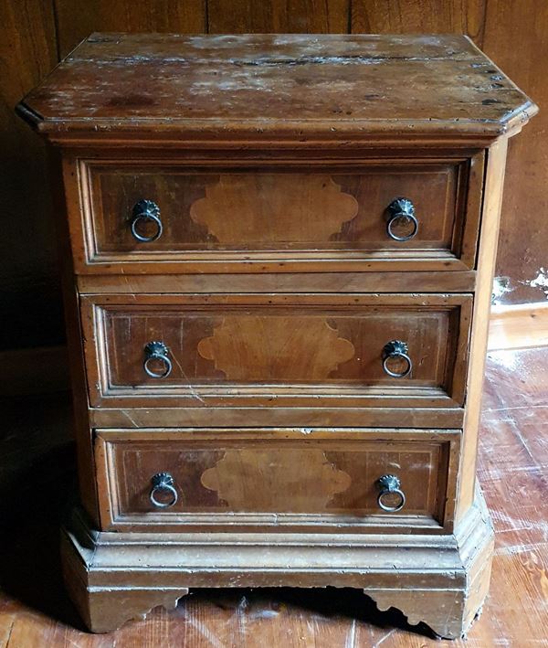 Comodino scantonato, sec. XVIII  - Asta COLLECTIBLES, Mobili, Arredi e Dipinti dal secolo XVI al XX - Poggio Bracciolini Casa d'Aste