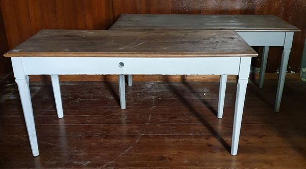 Coppia di tavoli, sec. XX  - Asta COLLECTIBLES, Mobili, Arredi e Dipinti dal secolo XVI al XX - Poggio Bracciolini Casa d'Aste
