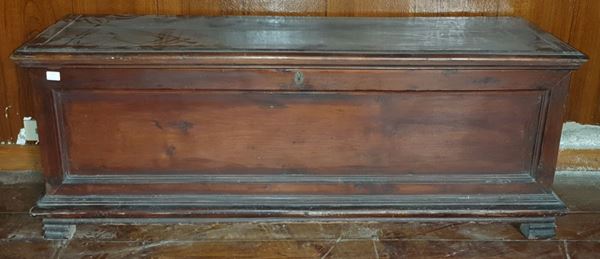 



Cassapanca, sec. XVIII  - Asta COLLECTIBLES, Mobili, Arredi e Dipinti dal secolo XVI al XX - Poggio Bracciolini Casa d'Aste
