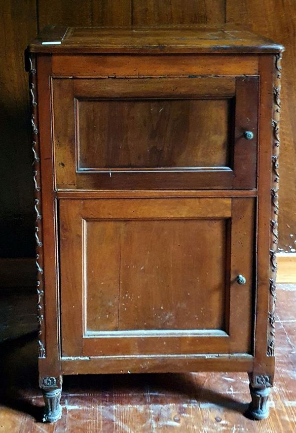 Comodino, sec. XIX  - Asta COLLECTIBLES, Mobili, Arredi e Dipinti dal secolo XVI al XX - Poggio Bracciolini Casa d'Aste