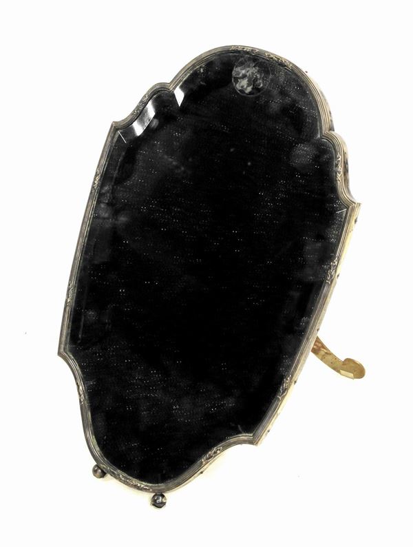 



Specchio da tavolo, sec. XX  - Asta ARREDI, OGGETTI D'ARTE, GIOIELLI E ARGENTI - Poggio Bracciolini Casa d'Aste