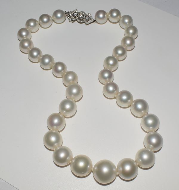 



COLLANA GIROCOLLO DI PERLE , ORO BIANCO 18KT E DIAMANTI