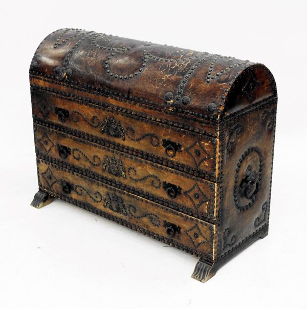 



Cassettoncino, sec. XIX/XX  - Asta ARREDI, OGGETTI D'ARTE, GIOIELLI E ARGENTI - Poggio Bracciolini Casa d'Aste