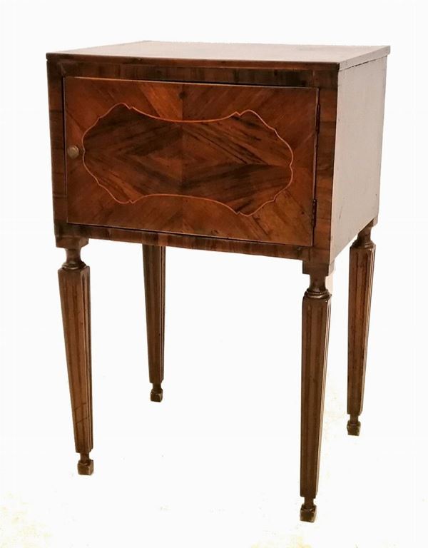 



Comodino, inizi sec. XX  - Asta ARREDI, OGGETTI D'ARTE, GIOIELLI E ARGENTI - Poggio Bracciolini Casa d'Aste