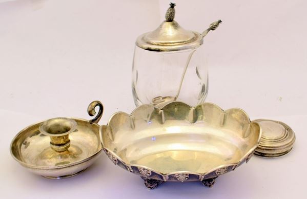 



VASCHETTA, BUGIA,PORTAGHIACCIO E TAPPO  - Asta ARREDI, OGGETTI D'ARTE, GIOIELLI E ARGENTI - Poggio Bracciolini Casa d'Aste