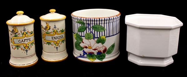 Due cachepot, sec. XX  - Asta COLLECTIBLES, Mobili, Arredi e Dipinti dal secolo XVI al XX - Poggio Bracciolini Casa d'Aste
