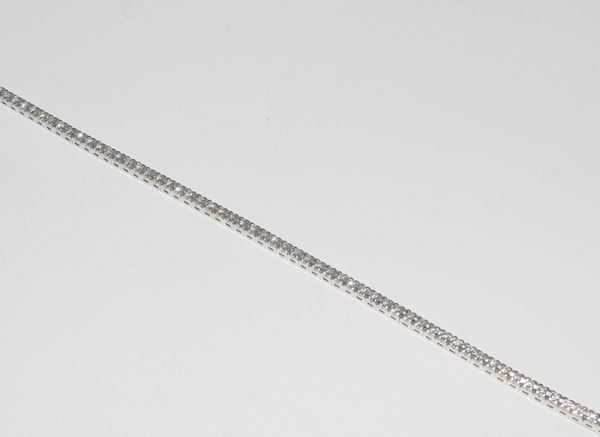 



BRACCIALE TENNIS IN ORO BIANCO 18KT E DIAMANTI