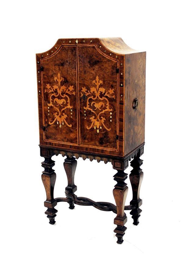 



Mobile bar, in stile olandese, sec. XX  - Asta ARREDI, OGGETTI D'ARTE, GIOIELLI E ARGENTI - Poggio Bracciolini Casa d'Aste