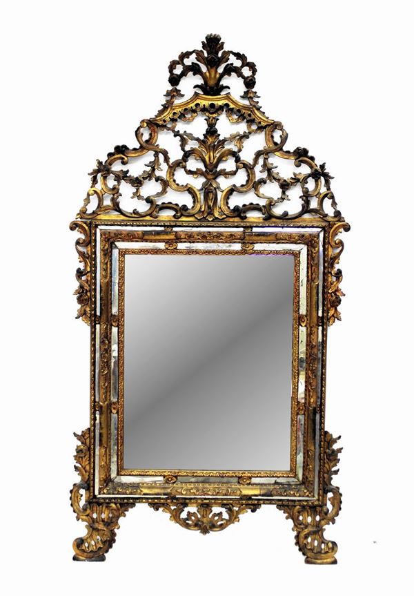 Grande specchiera, in stile 700  - Asta ARREDI, OGGETTI D'ARTE, GIOIELLI E ARGENTI - Poggio Bracciolini Casa d'Aste