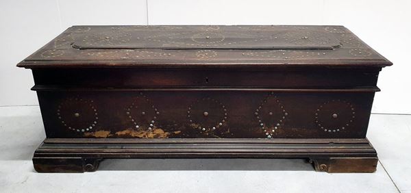 Cassone, Bologna, sec. XVII  - Asta COLLECTIBLES, Mobili, Arredi e Dipinti dal secolo XVI al XX - Poggio Bracciolini Casa d'Aste